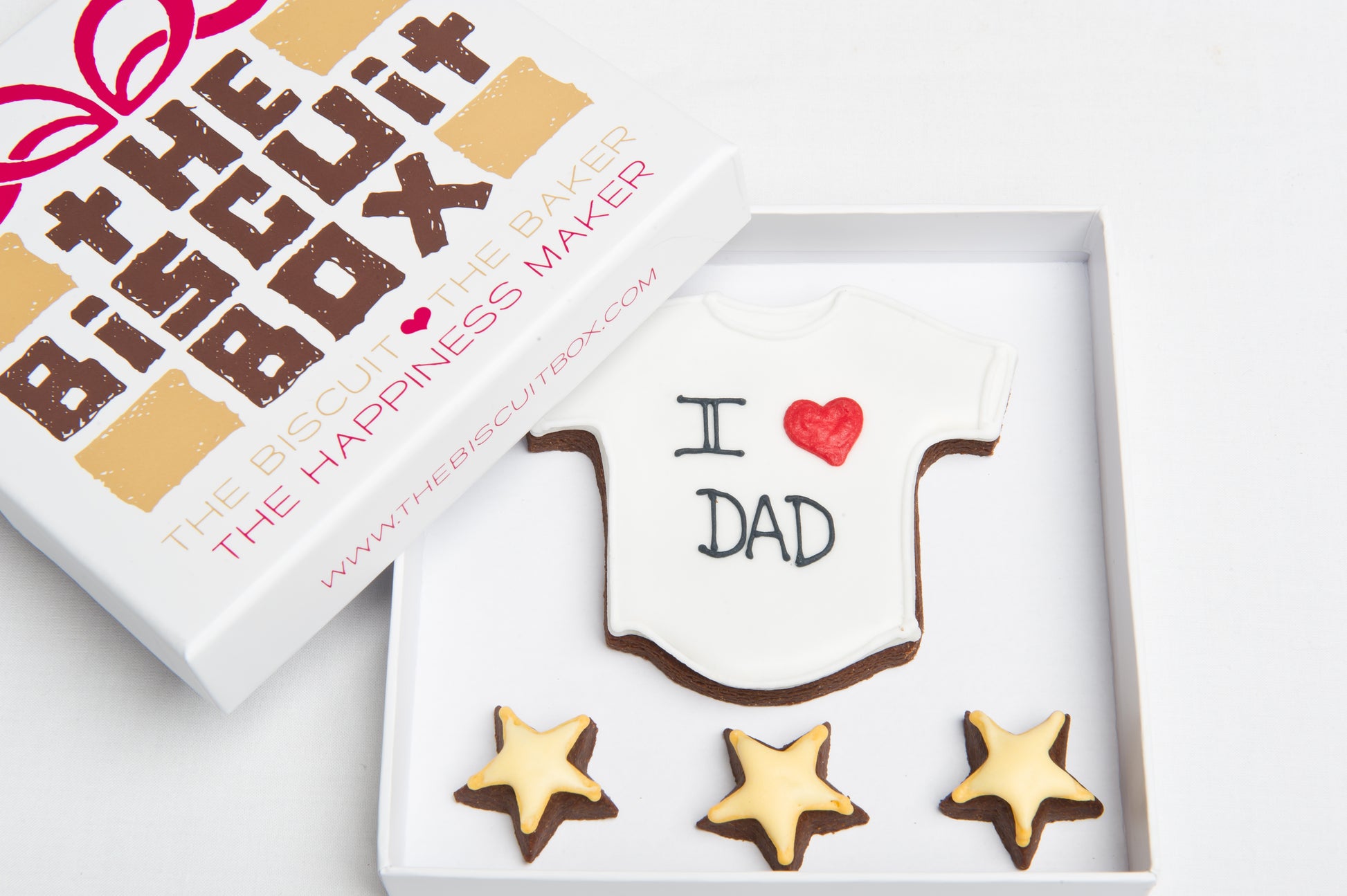 fathers day cookie uk. small box with I heart dad t-shirt biscuit. mini yellow star biscuits. small white box with lid that you can send through the post.